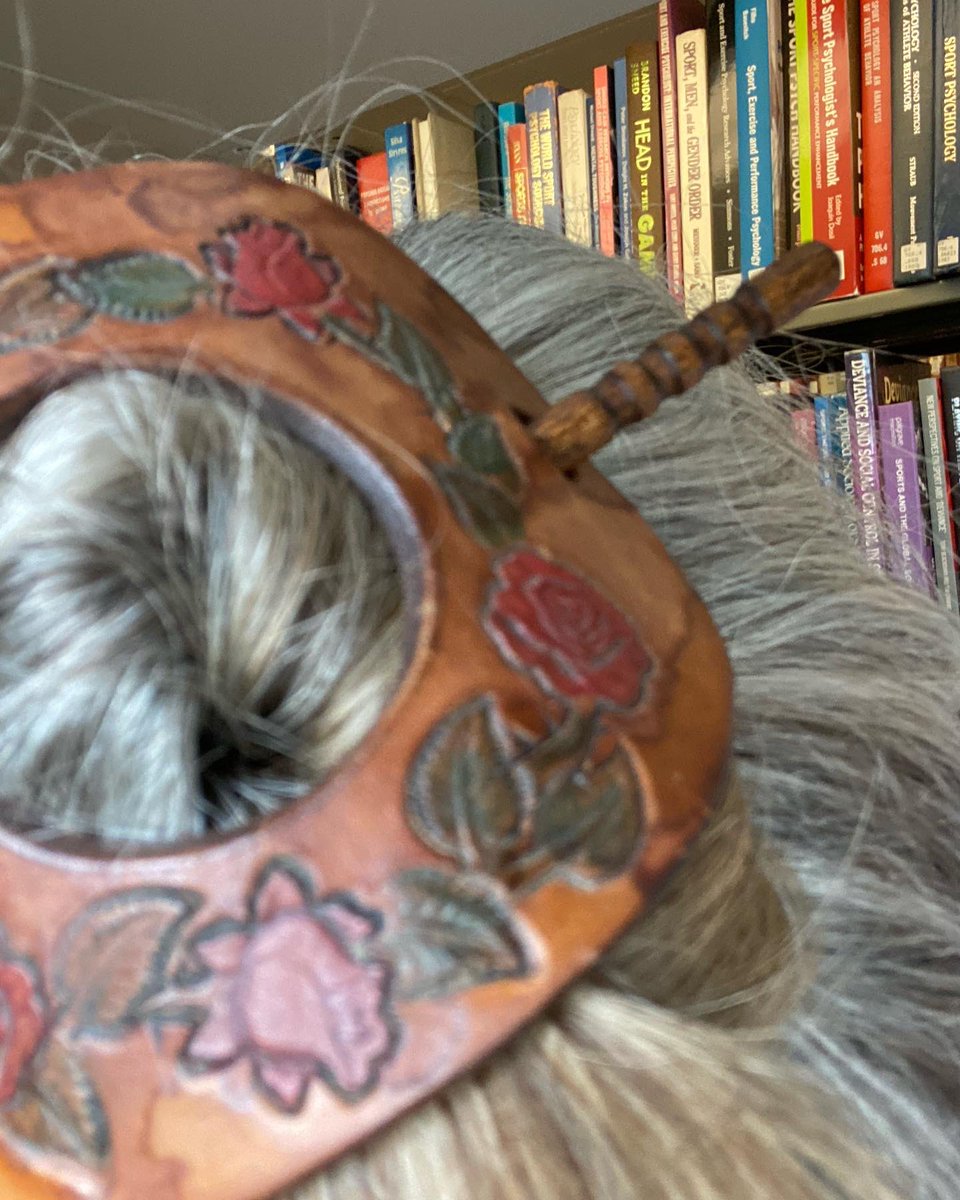 lhskarka's tweet photo. Today’s #jewelryaesthetic is roses. And your #ankhoftheweek. Also it is really difficult to take a picture of the back of your own head. #workingfromwork #lfk https://t.co/Lz4kIXcDFe