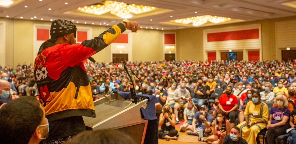 DickandSharon's tweet image. Labor’s Coachella • @randwilson • ow.ly/iaJ450JG83C

The 2022 Labor Notes Conference gathered thousands of unionists in Chicago, uniting worker-led reform movements. #amazonunion #labornotes