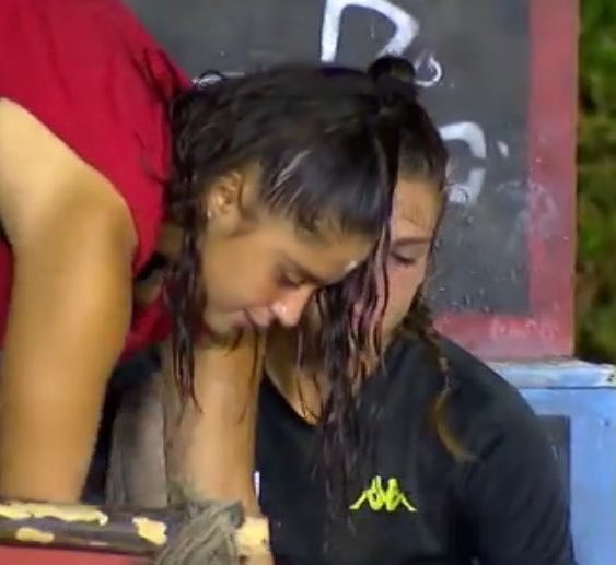 Morganax03's tweet photo. Nisa sakatlanınca Ayşe bedavadan finale çıktığı için  gülüyor . REZİLSİN AYŞE
#survivor2022alllstar #SurvivorAllStar2022 https://t.co/L8VYtu3Zzu