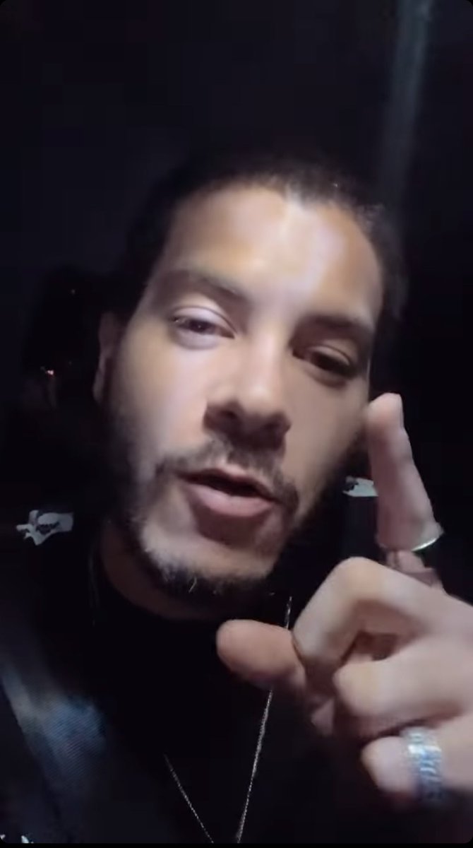 Arthur Aguiar bonito? Misericórdia quem acha esse homem bonito nem nascendo de novo fica kkk

Arthur Aguiar / Sônia Abrão