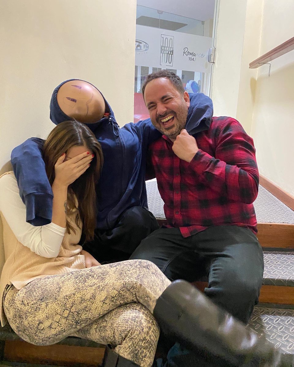 radiocanal100's tweet photo. Como empezaron las fotos, como terminó. 🤣🫶🏼
Nuestro #JudasKai sin nombre abrazando a @supineda y a @jorgeheisecke
Divertirte con nosotros en la 100.1 FM 📻 💯 https://t.co/fFQPyunft3