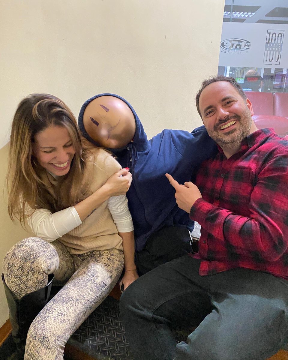 radiocanal100's tweet photo. Como empezaron las fotos, como terminó. 🤣🫶🏼
Nuestro #JudasKai sin nombre abrazando a @supineda y a @jorgeheisecke
Divertirte con nosotros en la 100.1 FM 📻 💯 https://t.co/fFQPyunft3