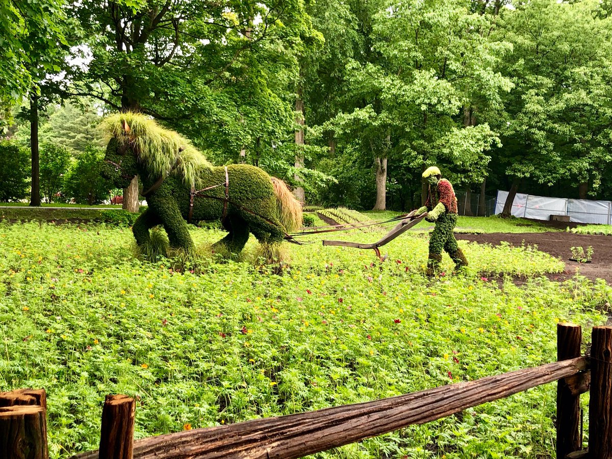 fghoule's tweet photo. L’hymne au printemps présenté aux Mosaïcultures de Québec. « Il était une fois...la Terre », un parcours horticole présenté au Parc du Bois-de-Coulonge https://t.co/tkB9l8qd59