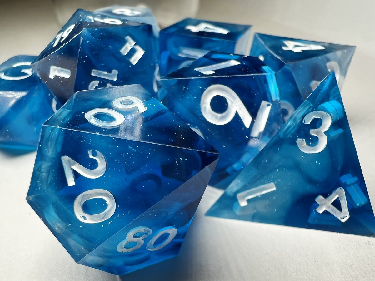 LetoAnimas's tweet photo. To be honest, I kinda keep forgetting that I have a Twitter 😅 here’s a couple of my latest sets, sorry for the posting gap! #handmadedice #dnd #sharpedge #resin #nerd https://t.co/AEmpgHPwko