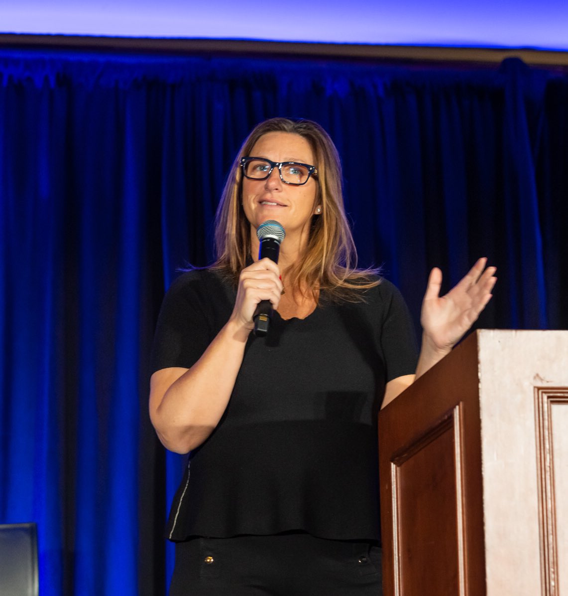 NFT_NYC's tweet image. “Where We Were in NFTs and Where We are Now” with the Founder &amp;amp; CEO of @MintGoldDust Kelly Levalley Hunt (@LeValleyKelly).

Investing Track @trondao Theater @MHMarquisNYC 

#NFTNYC2022