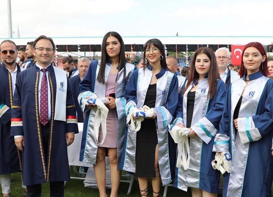 isubu_uluborlu's tweet photo. 2021/2022 Eğitim-Öğretim yılı mezuniyet törenimizi öğrenci ve öğretim elemanlarımızın geniş katılımı ile yaptık.Tüm mezunlarımıza başarılar diliyoruz. Herşey gönlünüzce olsun.Yolunuz açık olsun👩🏻‍🎓👨‍🎓👏👏@MyoUluborlu @isubu32 https://t.co/gMG9VBqgIG