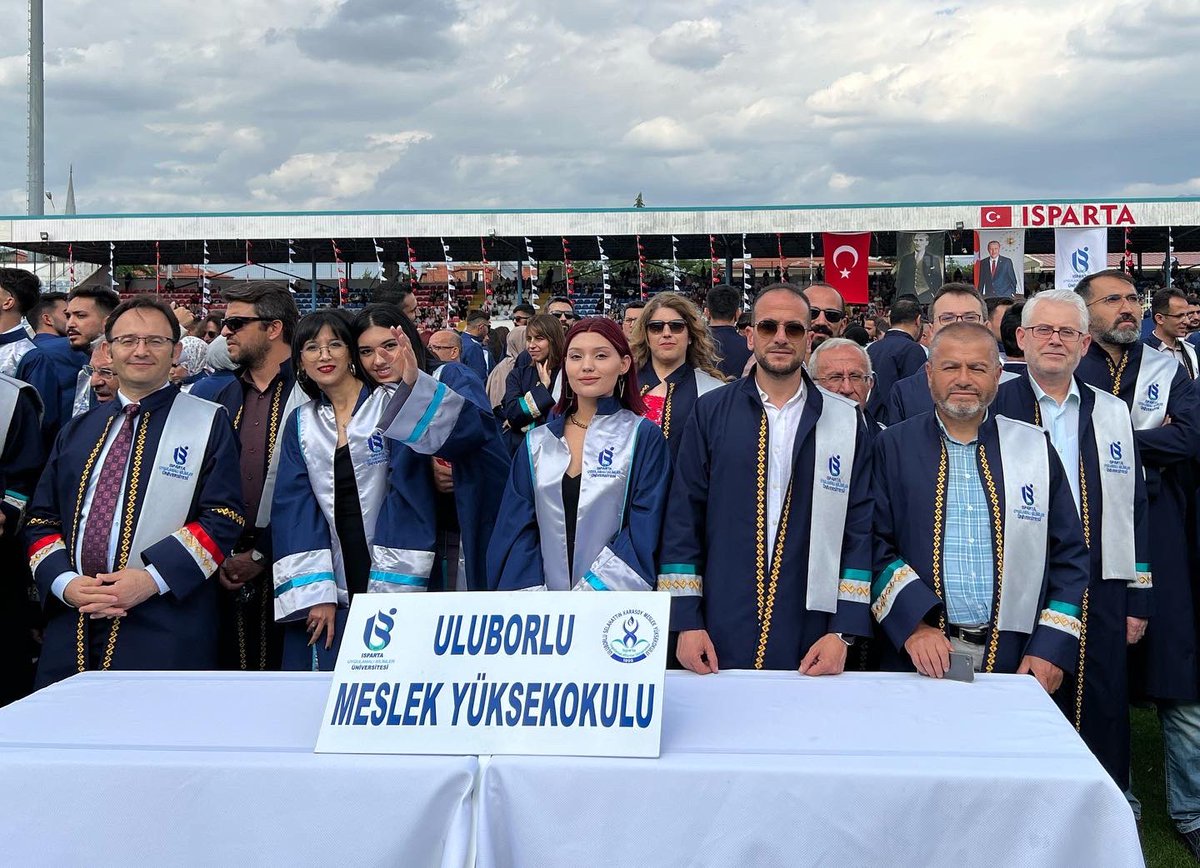 isubu_uluborlu's tweet photo. 2021/2022 Eğitim-Öğretim yılı mezuniyet törenimizi öğrenci ve öğretim elemanlarımızın geniş katılımı ile yaptık.Tüm mezunlarımıza başarılar diliyoruz. Herşey gönlünüzce olsun.Yolunuz açık olsun👩🏻‍🎓👨‍🎓👏👏@MyoUluborlu @isubu32 https://t.co/gMG9VBqgIG