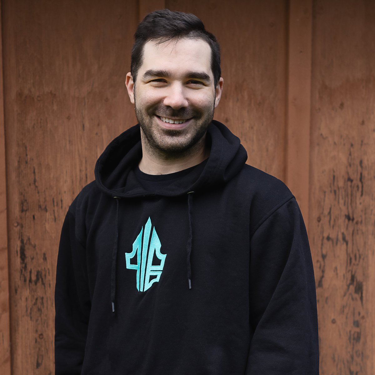 Got some photos done &amp; now I am on the pB site :)

I'm gonna let the creators fight for their discount code cause I don't have one. 

parabellumesports.com/merch/p/parabe…