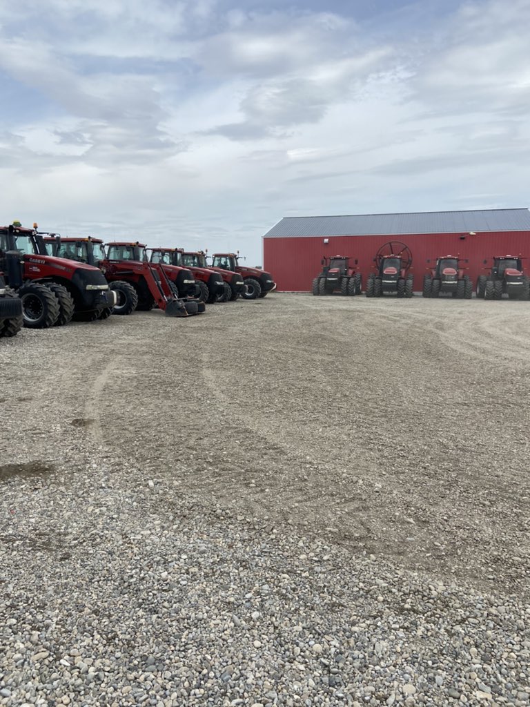 Hey Hutch… I’m having steering issues on my Magnum tractor, can you come take a look? 👀 Hope I pick the right one or this day just got a whole lot longer! #takeyourpick #precisionag