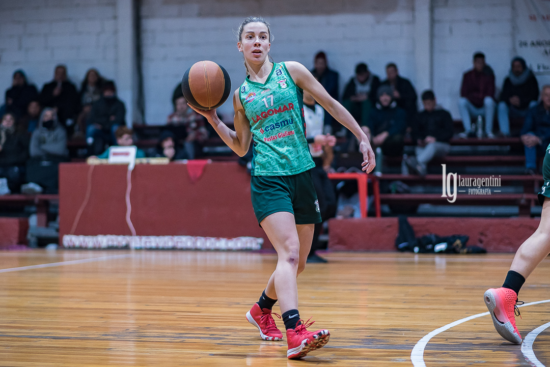 #LFBxBT | "DESDE LO ANÍMICO ES MUY IMPORTANTE ESTA VICTORIA"

Analía Martínez fue figura en la victoria de Lagomar frente a Montevideo para volver a sonreir en la LFB. Tras el match habló con <a href="/toti_moreno1/">Julián Moreno</a> 

📸: <a href="/LauraGentini/">Laura Gentini</a> 

👉 bit.ly/3ycg2hE