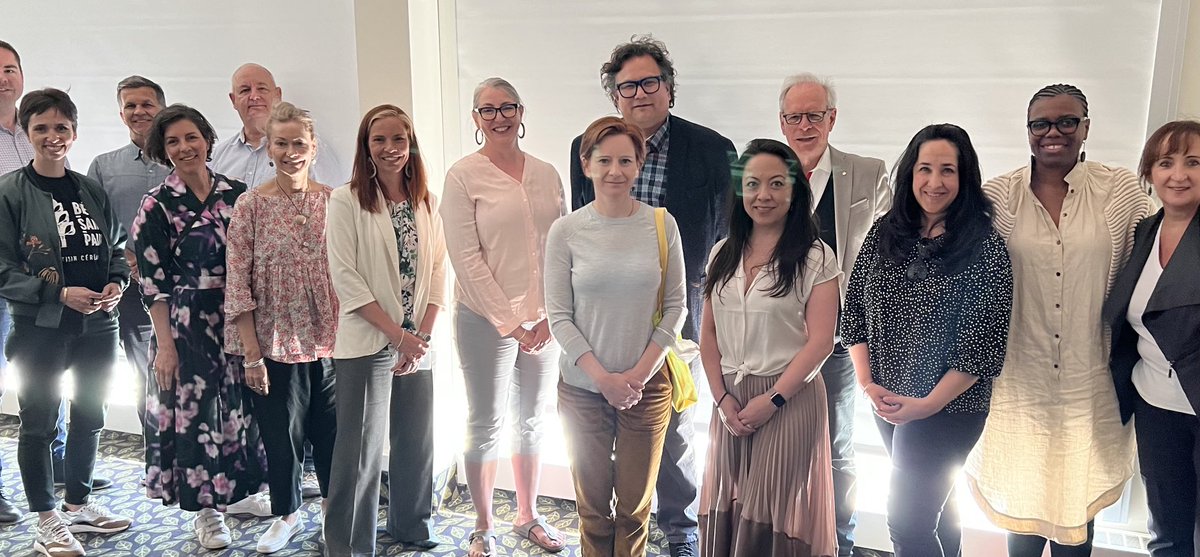 simon_brault's tweet photo. Rencontre de travail à Yellowknife entre le c.a. et l’équipe de direction du ⁦@Conseilartscan⁩ avec la ministre Caroline Wawzonek et Dr. Sarah Carr-Lock du gouvernement des TNO https://t.co/s31Lh5IKr2