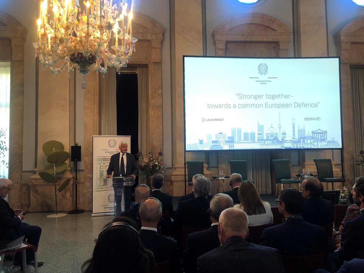 ItalyinGermany's tweet photo. “Stronger together-towards a common #EuropeanDefence”, prom. da #Leonardo e #Hensoldt, con Min. @guerini_lorenzo, Sen. #Pinotti, SS Min. Difesa 🇩🇪 #Zimmer, On. @HellmichMdB; Ammiraglio #Biscegli, A.d. Leonardo #Profumo e Hensoldt #Mueller, #Pelaz, mod. da #Moelling di @dgapev. https://t.co/shMLabSvEl