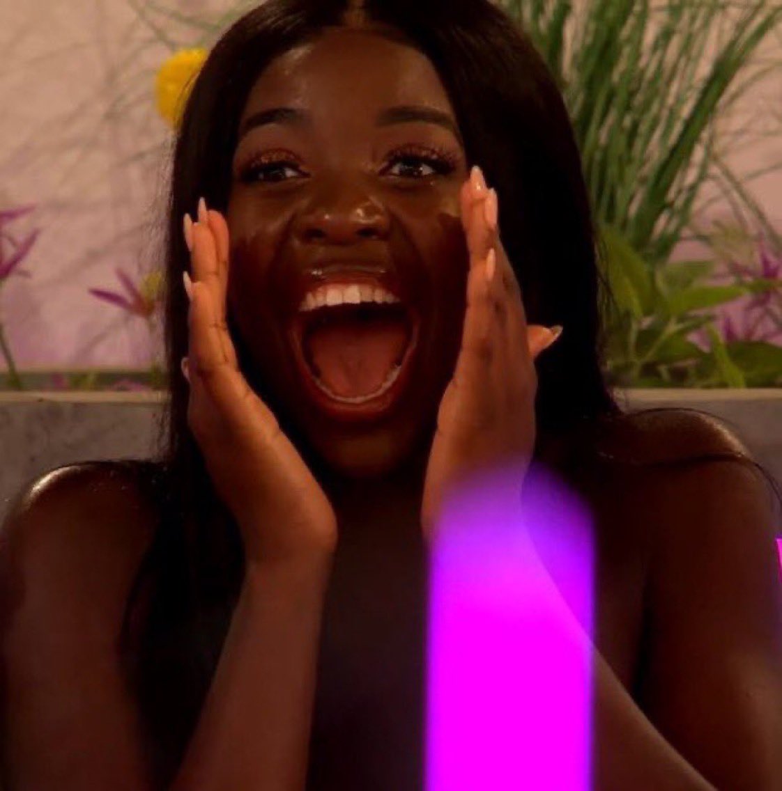 onlinegirl0110's tweet photo. DAVIDE😭 i was not expecting that at all i love this man let him win #loveisland https://t.co/rjphW2eug1