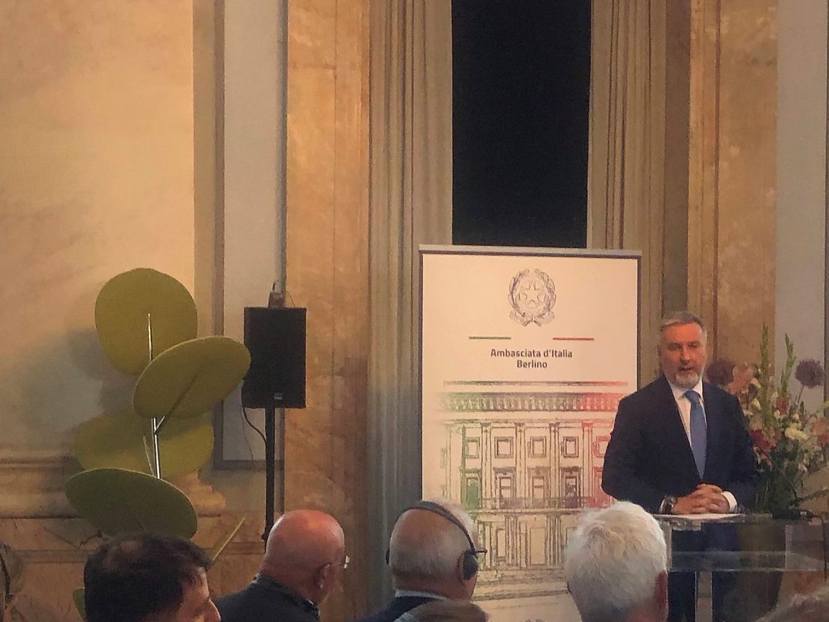 ItalyinGermany's tweet photo. “Stronger together-towards a common #EuropeanDefence”, prom. da #Leonardo e #Hensoldt, con Min. @guerini_lorenzo, Sen. #Pinotti, SS Min. Difesa 🇩🇪 #Zimmer, On. @HellmichMdB; Ammiraglio #Biscegli, A.d. Leonardo #Profumo e Hensoldt #Mueller, #Pelaz, mod. da #Moelling di @dgapev. https://t.co/shMLabSvEl