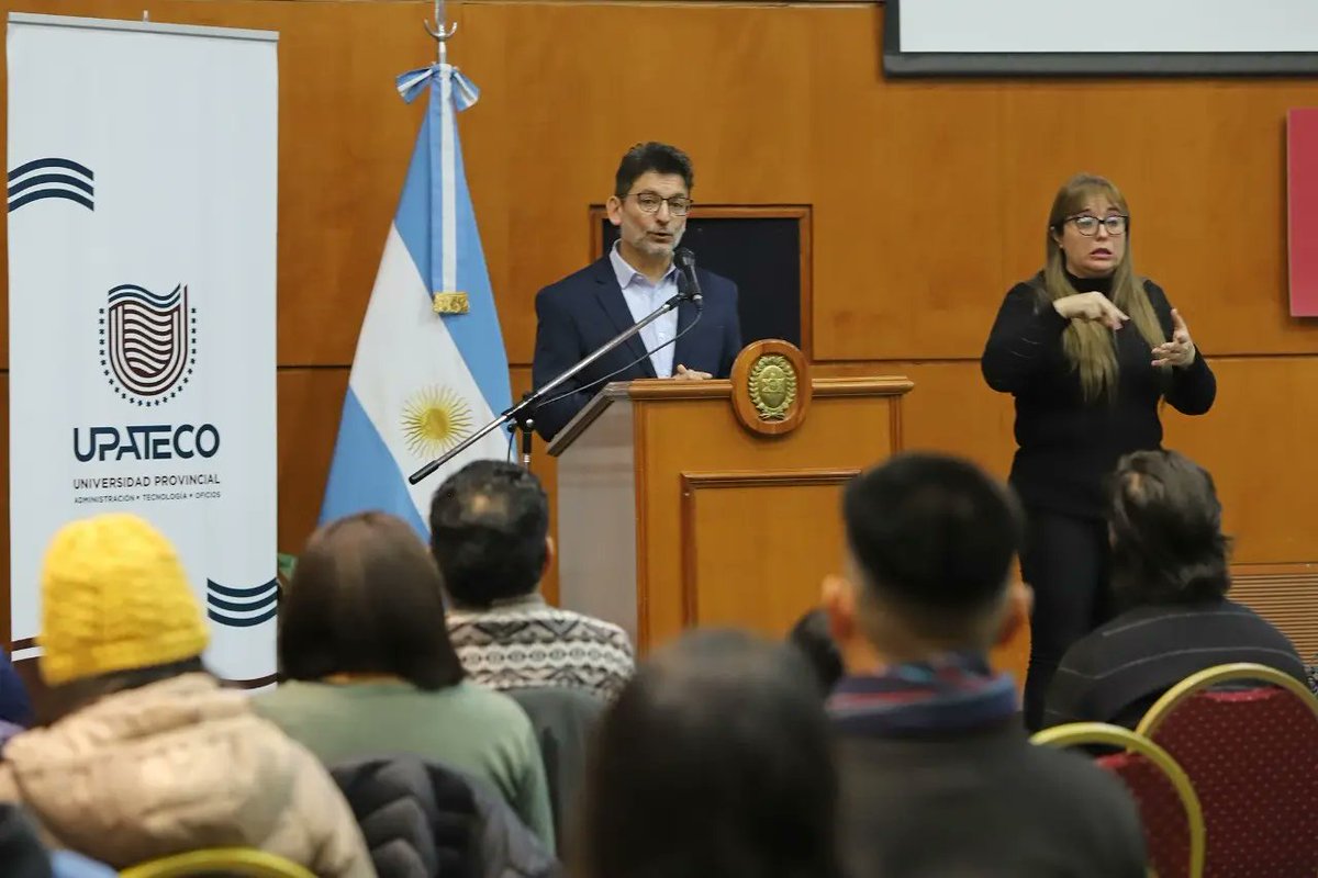 En un acto encabezado por el rector de la UPATecO, Carlos Morello, se lanzó la cohorte 2022, la tercera que se viene dictando, de la Tecnicatura en Interpretación de Lengua de Señas Argentina. Son 470 estudiantes ingresantes oriundos de 21 provincias y del exterior.