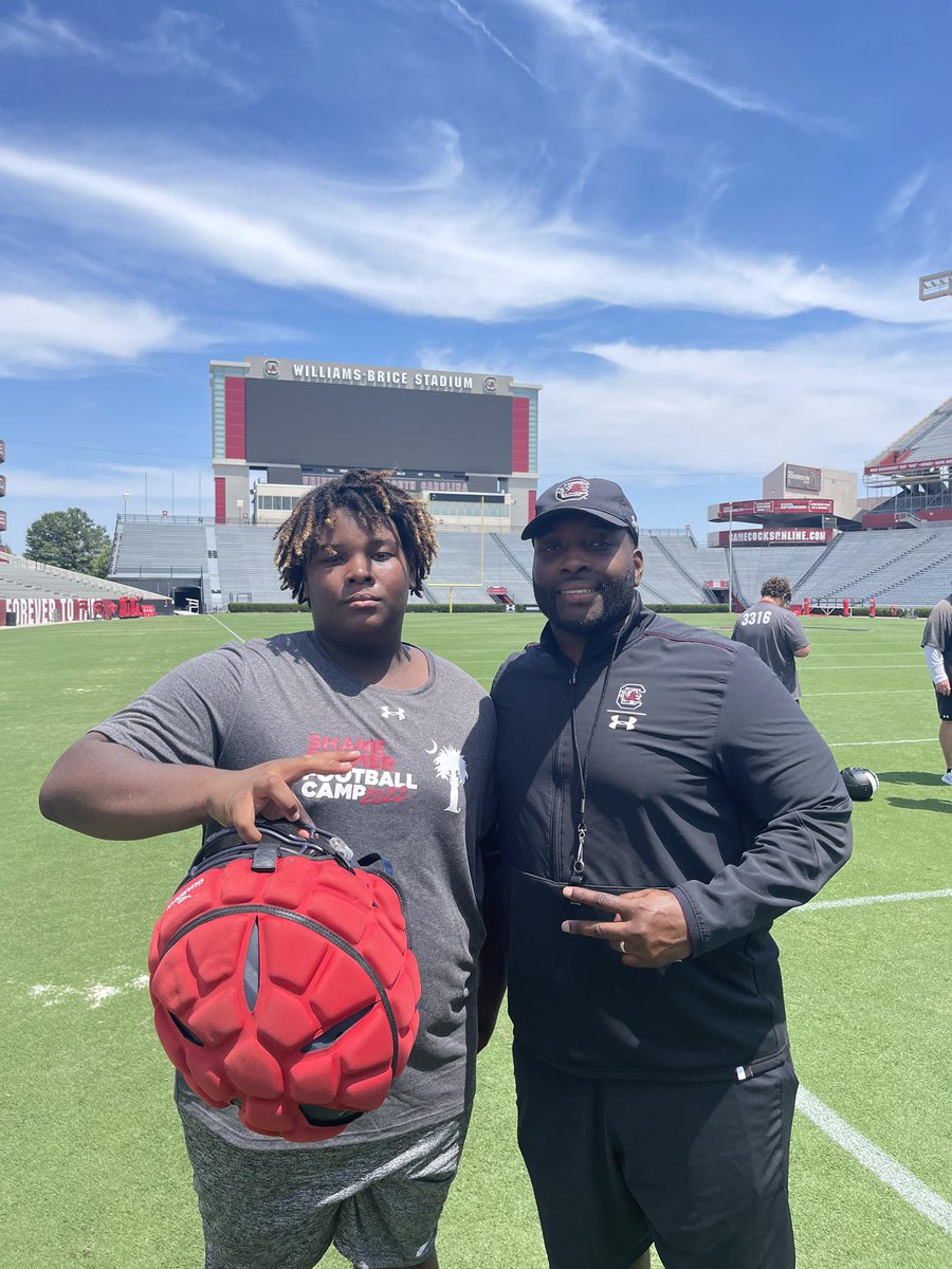 ExnDowork's tweet photo. Went 5-1 at South Carolina camp here’s some highlights @GamecockFB @ElitePositionTr @rblackstonbhp @DLInstructor91 @coreydavis864 https://t.co/ApX8Q229EY