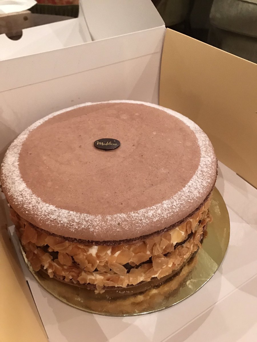 ألذ كيكة ذقتها بالحياة

سولتد كراميل من #مادلين ❤😍

بصراحة فاجأتني جدا 🙄❤