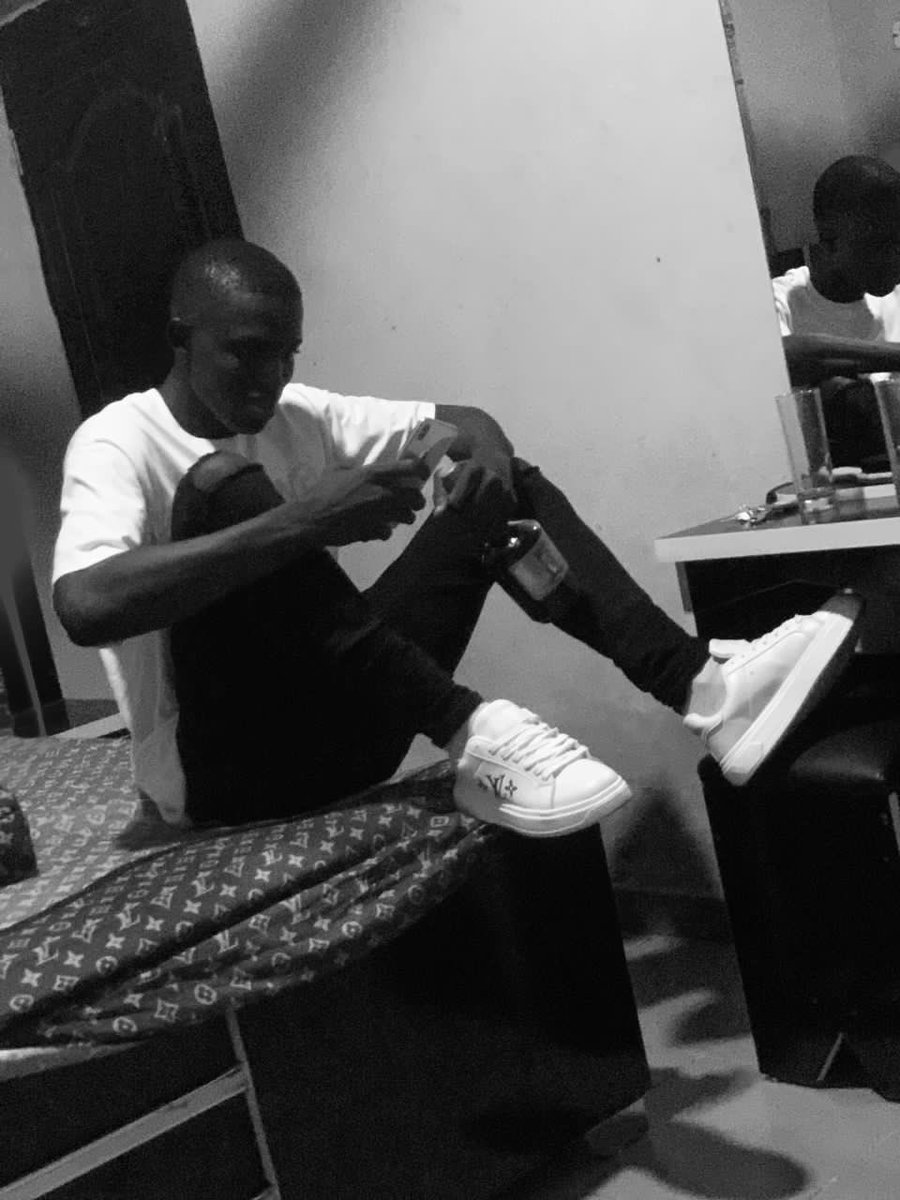 CrownPr38924632's tweet photo. We live in a world where ur joy gives people problem and ur problem gives them joy, so be careful who u call ur friends 🦍🎯 https://t.co/OQlO5iFjYk