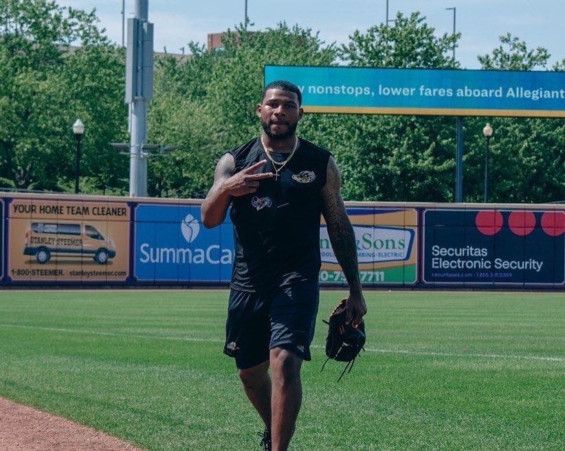 xzavioncurry's tweet photo. Playing in faith everyday shoutout to all in faith jewelry for the dope neck pieces https://t.co/PpOb1Gcrbu