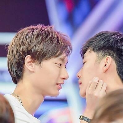MarkGunArg's tweet photo. No importa cuánto quieran ensuciar a nuestro fandom. Cada MagusMG que conozco es maravillosa. Amamos a Mark y Gun 🖤💛
¡Yo apoyo a mis compañeras MagusMG!
#Markgun
#magusmg
#Markgunforever https://t.co/e6ziVoR37N