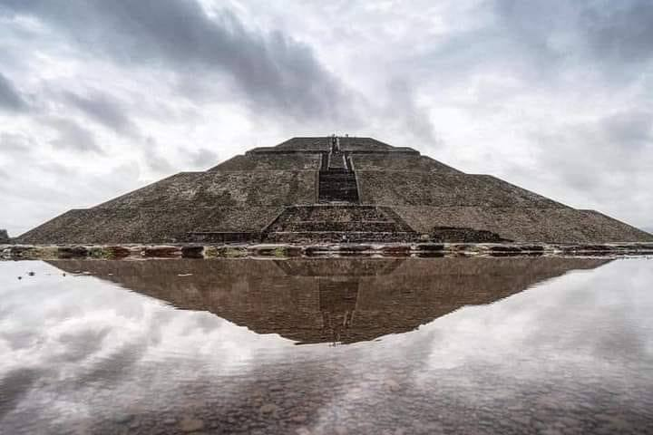 multiforoalicio's tweet photo. Espejo de agua,
Los dioses ocultos. https://t.co/cEl1edk5bk