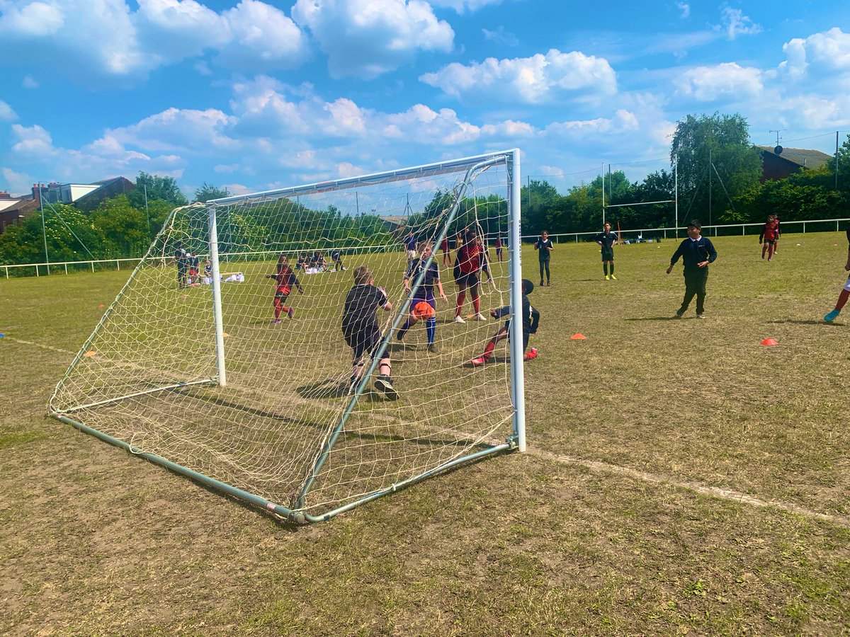pe_richmond's tweet photo. It was an amazing afternoon in the sun at RHA hosting the LACoN. Thank you very much @Naijaleeds for organising the event, all involved had an incredible time. Special congratulations to @shakespeareLS9  who were the winners! 🏆⚽️☀️ https://t.co/hDQjUUYb9E
