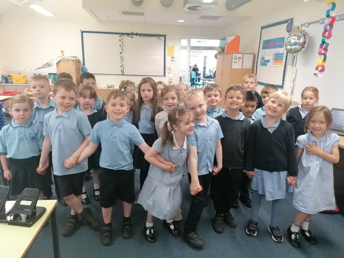 A very emotional day today, thank you P1D, we had such a lovely party. You have all been stars this year, thank you for all the good wishes, cards and gifts, I'll miss you. <a href="/SimpsonPrimary/">Simpson Primary</a>