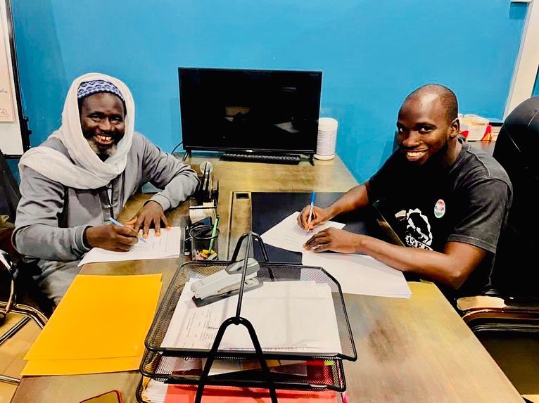 CeresGambia's tweet photo. Contract signing with Master Farmers for the cultivation of maize in this season. Uniglobal has supplied seeds and fertilizers on the way. We will buy back the harvest at the end of the season.
#uniglobal #thisisus #masterfarmers https://t.co/jRXDSrHLT1