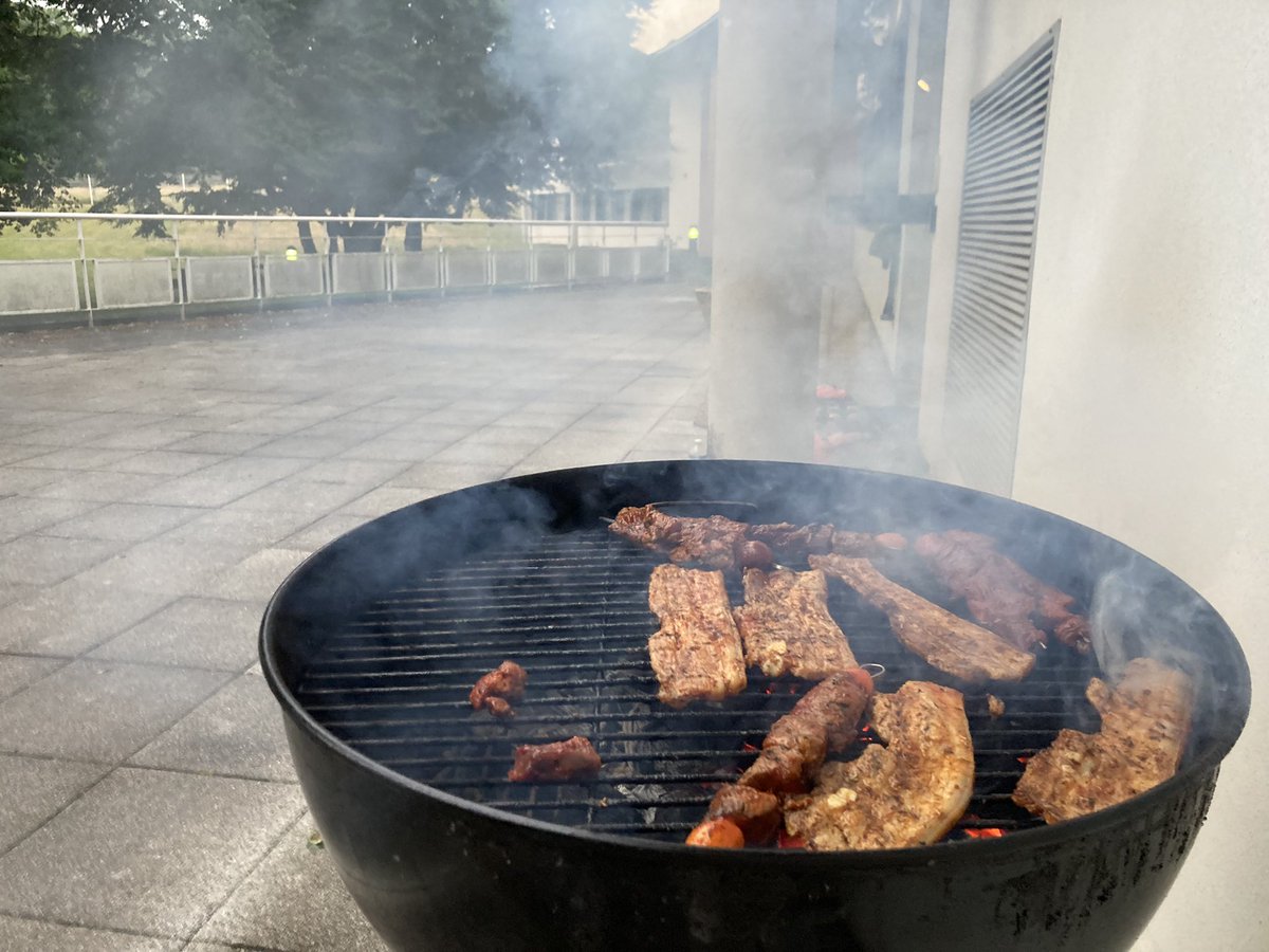 C’est pas un orage ⛈ qui va nous faire peur ! Le BBQ de fin d’année c’est sacré 🍖 🥕  ! Merci à <a href="/jmdoudoux/">Jean-Michel Doudoux</a> pour la pres’ sur JFR et rendez-vous en septembre on a de belles choses dans les cartons 😉.