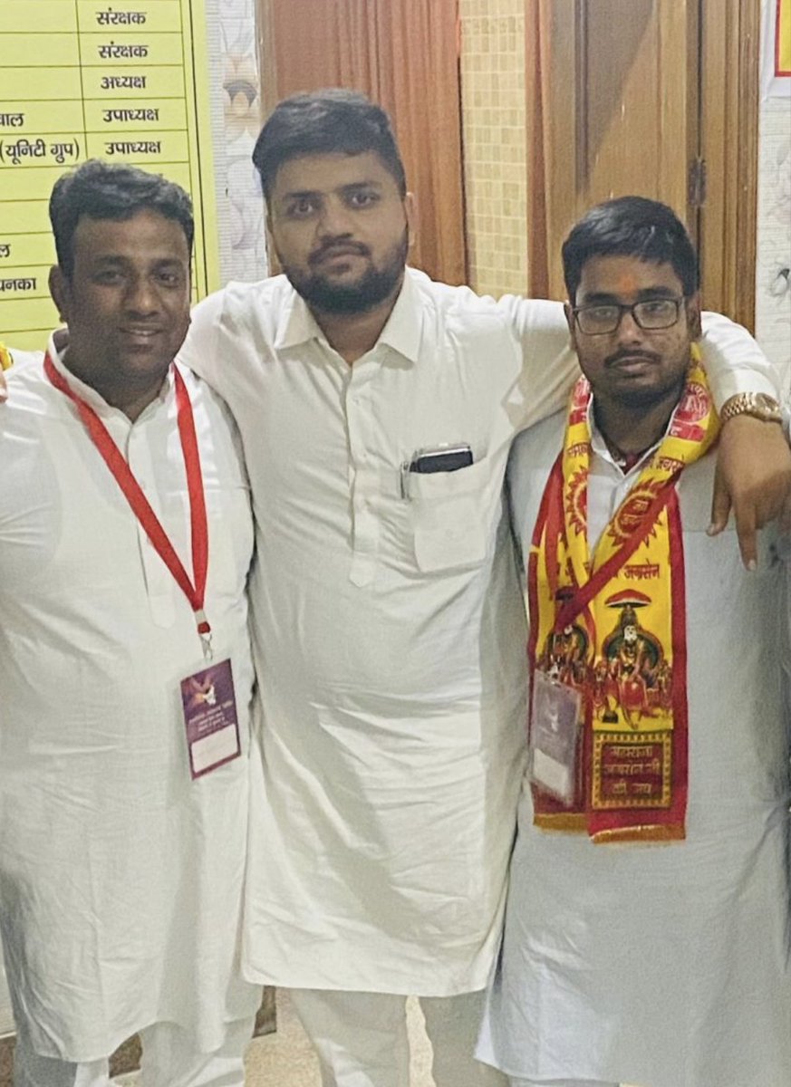 AkashEditor's tweet photo. @samaj_vaish स्टूडेंट ऑर्गनाइजेशन के प्रदेशाध्यक्ष बड़े भाई @deepanshuinc को जन्मदिन की हार्दिक शुभकामनाएं.....
#Avsso #Avs 
@AkashEditor @konark_IYC @ashokbuwaniwala @navdeepbansal81 @vikasgarg_inc https://t.co/LsW3fS8idL