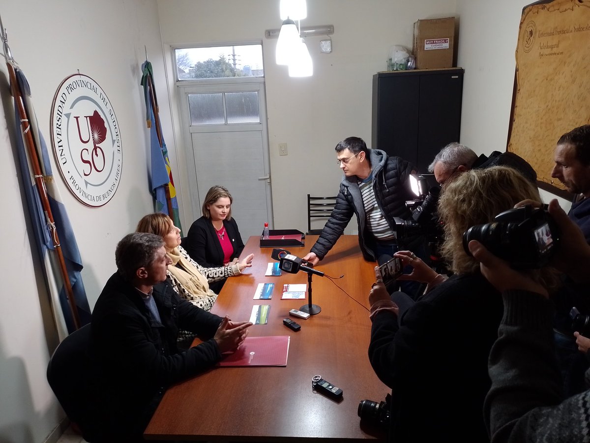 upsouniversidad's tweet photo. #ConferenciaDePrensa en la Sede de #Pigüé junto con el intendente Gustavo Notararigo, difundiendo la #OfertaAcadémica2023 https://t.co/xiLy1Z97N8