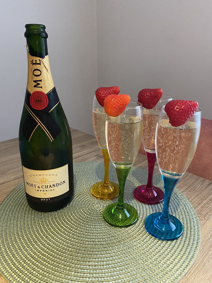 Torthaí na máistreachta✅ Delighted to finally be qualified…👨🏼‍🏫