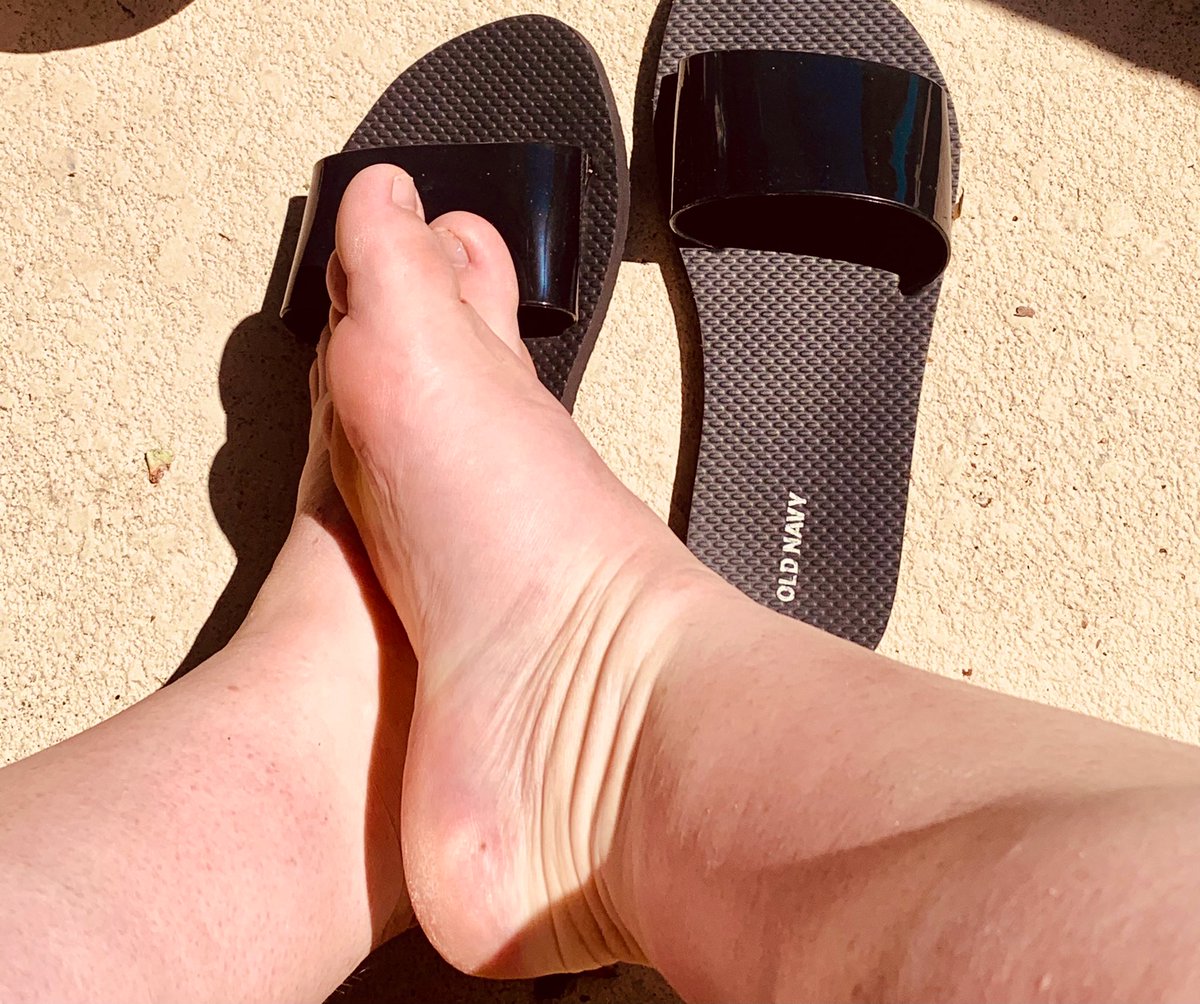 ShotsOfK8's tweet photo. Wishing My Plush Pads Were Out In This Hot Sun Getting Loved On. ๐ป๐ป #SunnySoles #PoolSideToes #WaterWorks #Footie #FootFetish #FootSlut #WarmPlumpSoles https://t.co/Fy1Y43bDpl