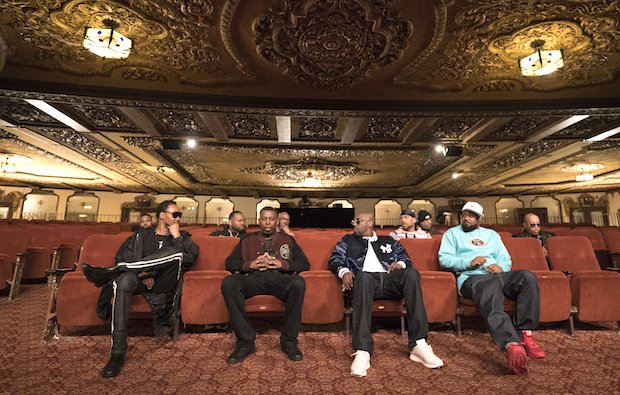 YRBMAGAZINE's tweet image. Previously on #YRB Wu-Tang Clan: Of Mics and Men Interview by Jonn Nubian @wutangclan #SachaJenkins #Tribeca2019 #OfMicsandMen Wu-Tang Clan's debut album rviv.ly/h7xI9M