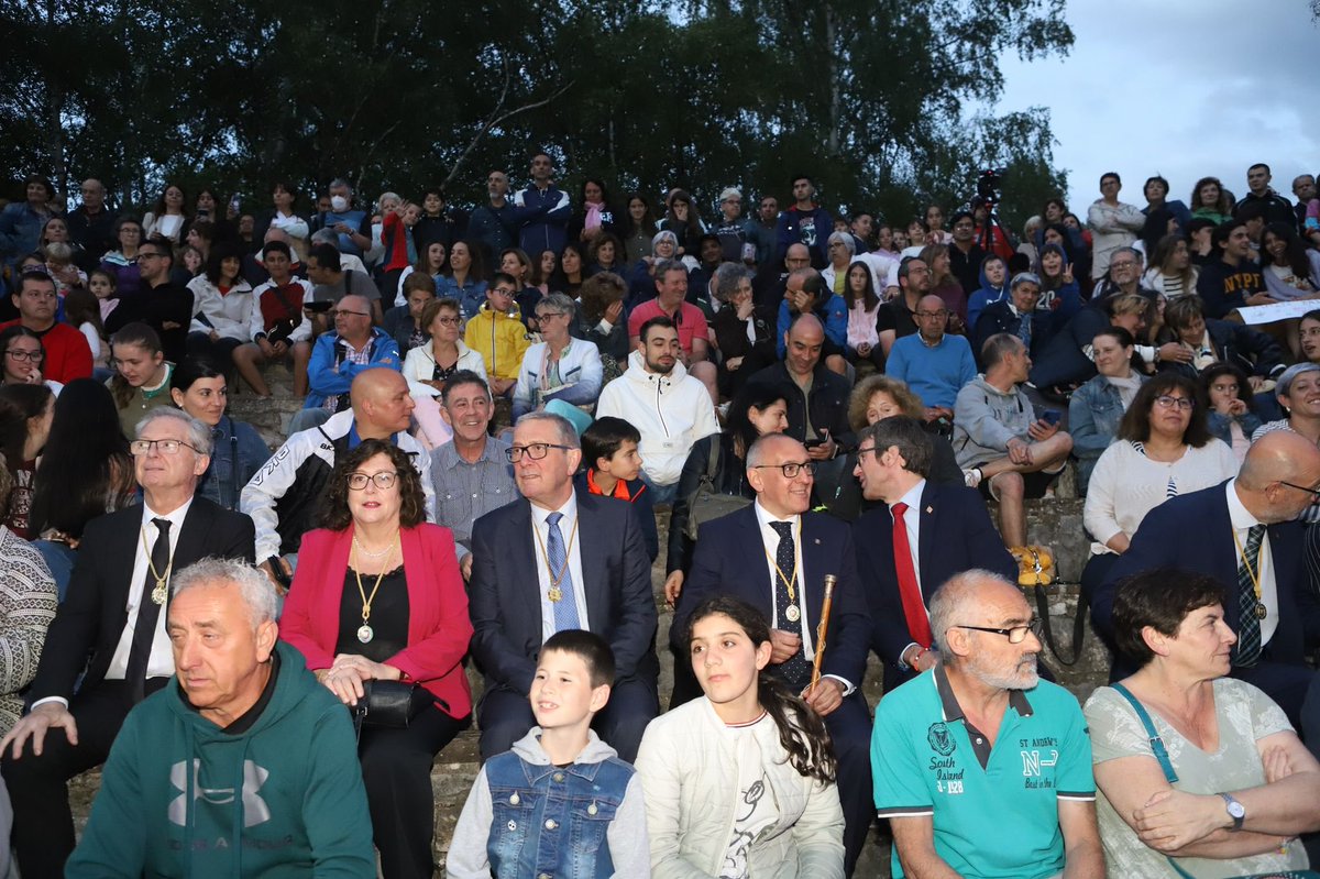 Araba's tweet photo. 🌗 Dantza, argi eta soinu ikuskizun bat izan da Foru Aldundiaren San Joan Gauaren ospakizunaren protagonista Arriaga parkean
-
🌗 Un espectáculo de danza, luces y sonido ha protagonizado la celebración de la Diputación Foral de la Noche de San Juan en el Parque de Arriaga https://t.co/OVg2L6aPn5
