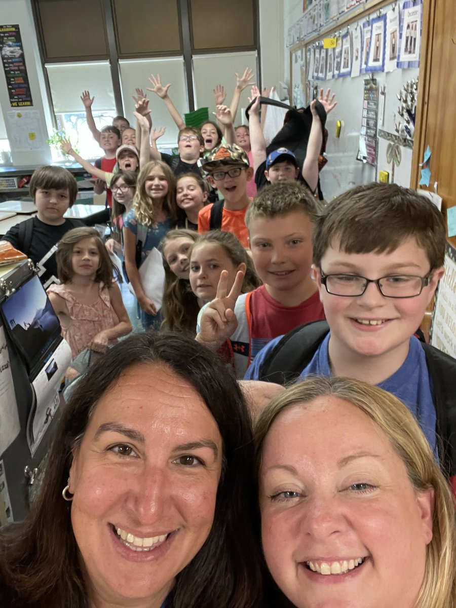 MrsMooney4th's tweet photo. And that's a wrap on another successful school year for these excited students! Off to a safe and fun summer vacation! Congrats and best wishes in 5th grade! We loved learning with you! @AldenIntSchool https://t.co/l4TBTPW2jW