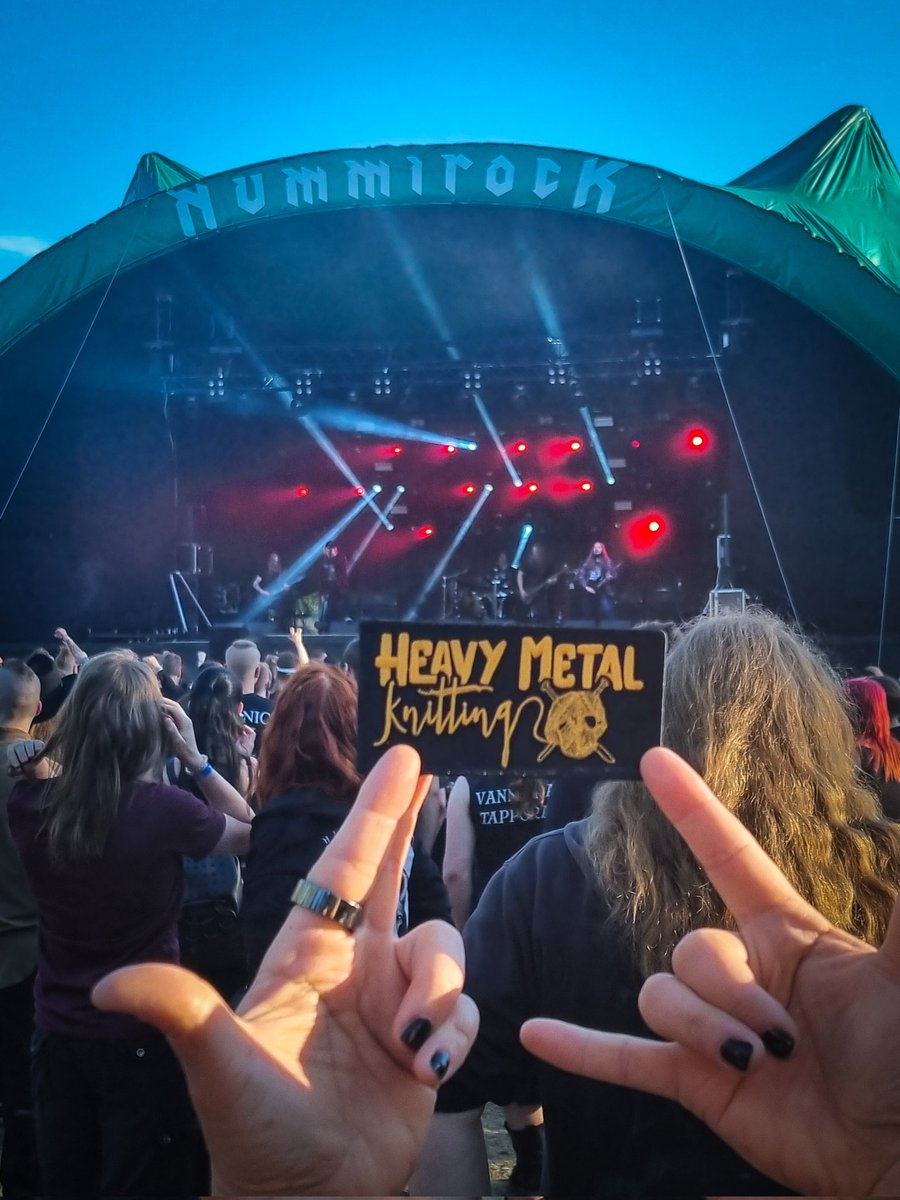 Happy Midsummer and weekend to you all! Keep on knitting! 🤘🏼🧶

#heavymetalknitting #keeponknitting