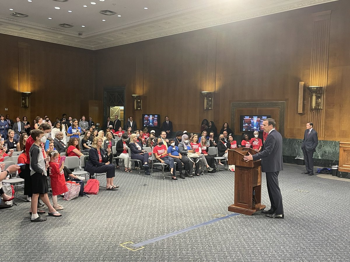shannonrwatts's tweet image. A historic moment: @ChrisMurphyCT #GunLawsSaveLives