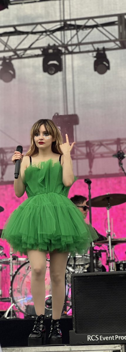 katergator90's tweet photo. @chvrches put on yet another stellar performance this time at WonderRoad Fest in Indianapolis!  

More pictures coming here on and instagram 💚 
@WonderRoadFest #chvrches #laurenmayberry #livemusic #musicfestivals https://t.co/0ExBjOwV5c