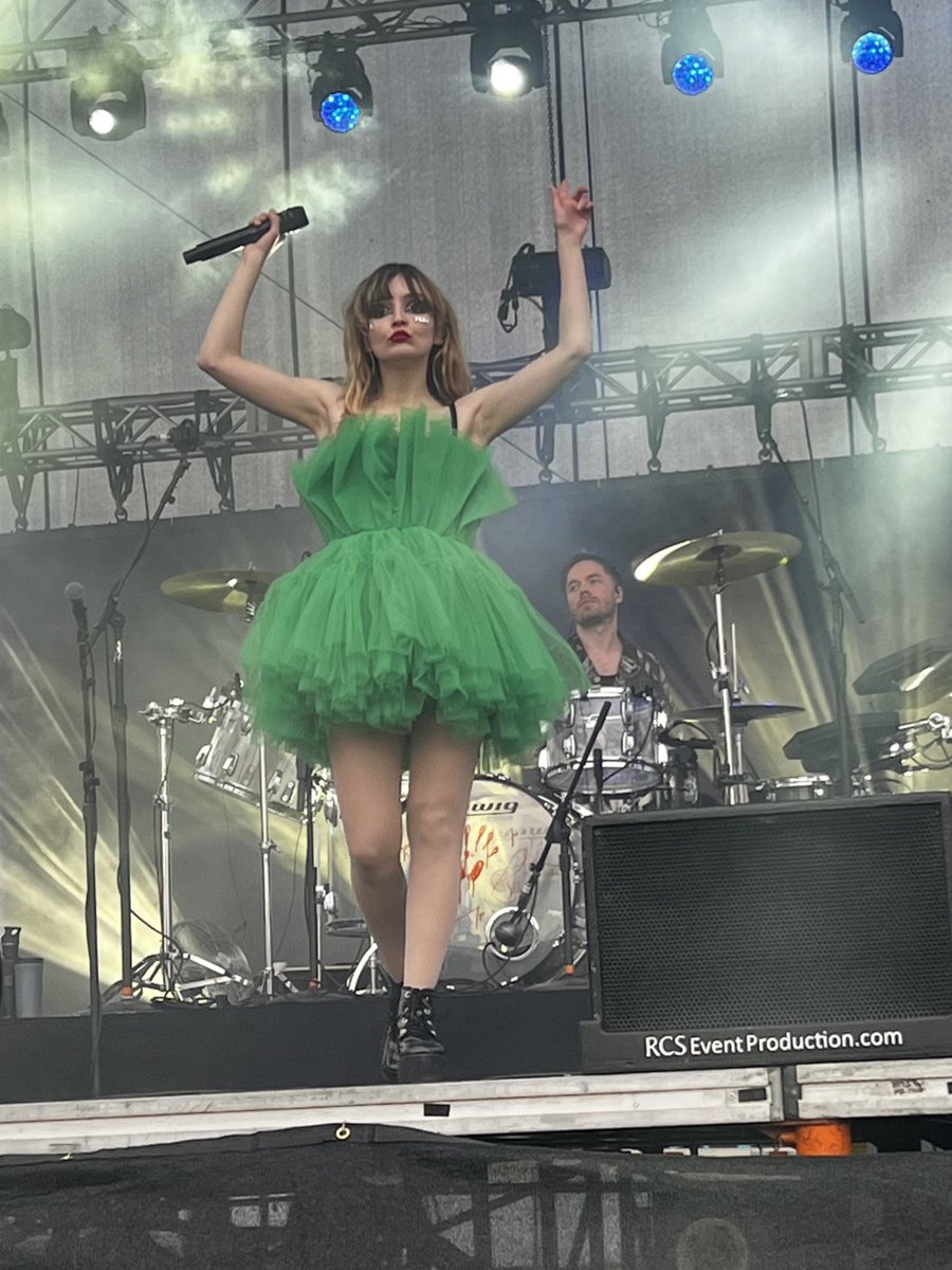 katergator90's tweet photo. @chvrches put on yet another stellar performance this time at WonderRoad Fest in Indianapolis!  

More pictures coming here on and instagram 💚 
@WonderRoadFest #chvrches #laurenmayberry #livemusic #musicfestivals https://t.co/0ExBjOwV5c