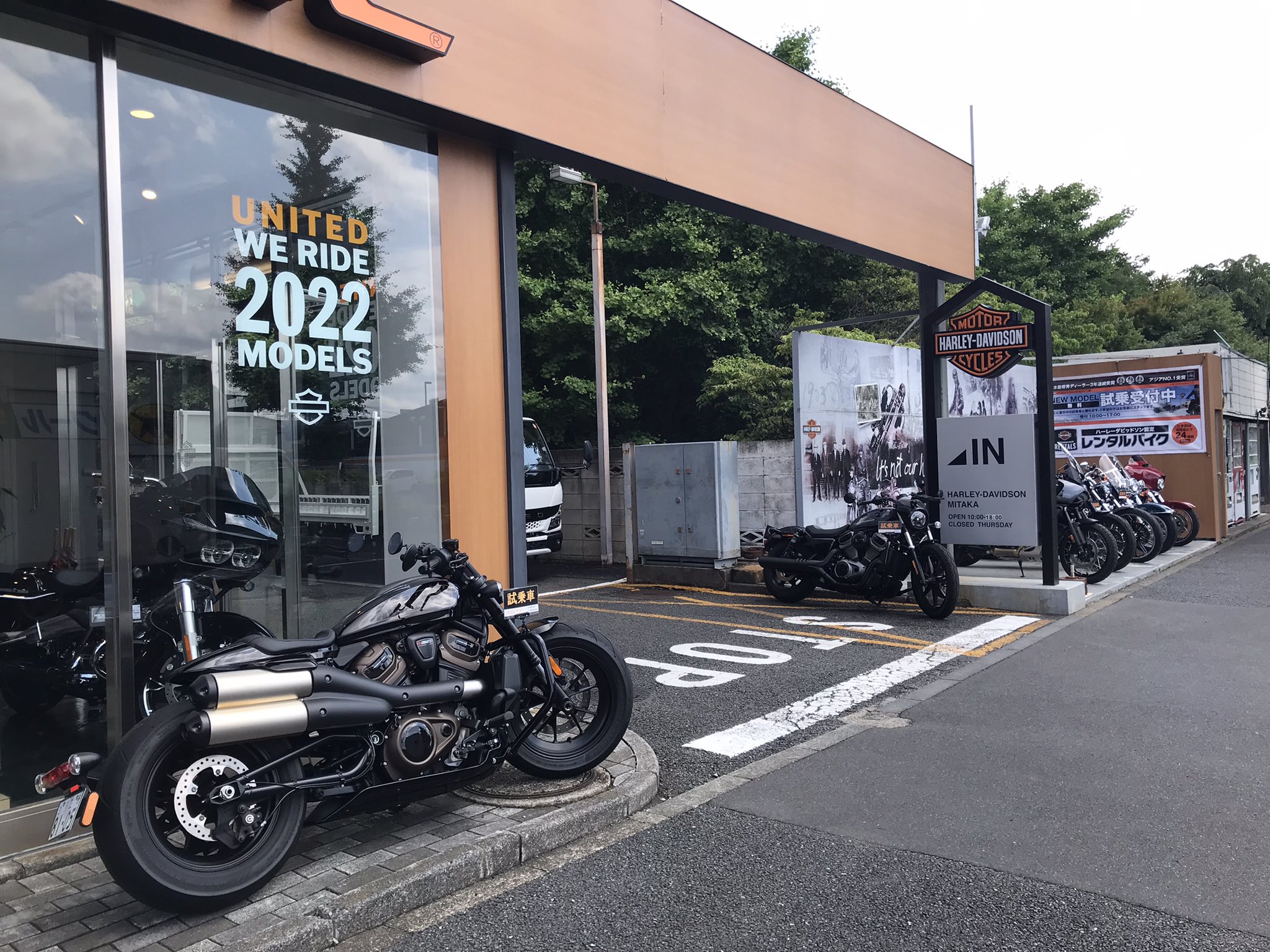 ハーレーダビッドソン三鷹 いい天気になってます 午後の雨が気になりますが 試乗車満載でお待ちしています ハーレー 試乗車 スポーツスターs ナイトスター ブレイクアウト ローライダー パンアメリカ ヘリテイジ ストリートグライドスペシャル