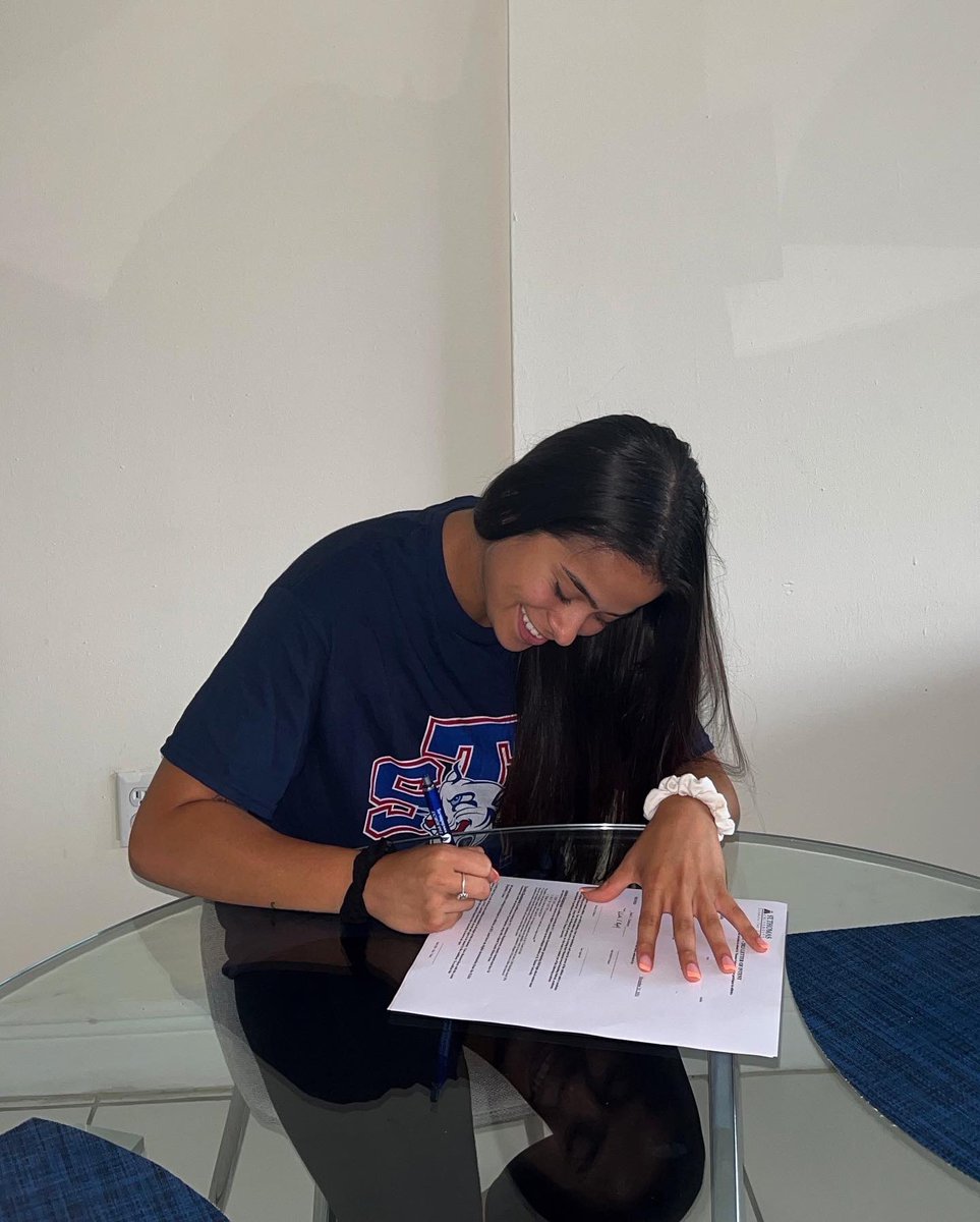 KassandraGrano1's tweet photo. I am excited to announce my commitment to St. Thomas University where I will continue both my athletic and academic career. I can't thank my coaches, friends, and family who have been a part of this journey and have supported me towards this opportunity. Go Bobcats!💙🤍 https://t.co/tgfFBPttKv