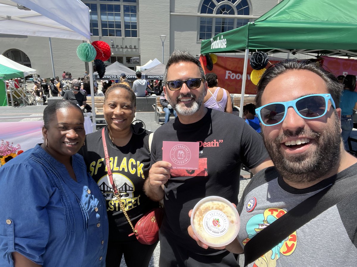 Bobakkabob37's tweet image. Also saw supervisor @Ahsha_Safai and my friend @BivettB at #JuneteenthOnTheWaterfront 

I patronized @YesPudding, which sells the most delicious goods and, in my case, strawberry rhubarb cobbler 🤤

(They have a spot in the @Ferry_Building, go there ASAP 🥧🍰🥧)