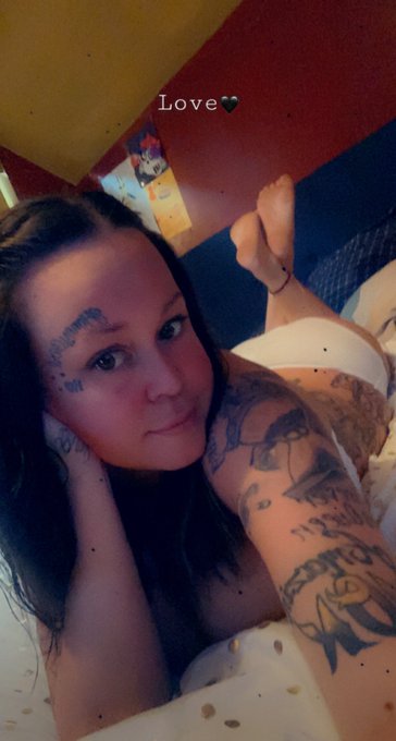 Feeling a little sad tonight.. but atleast I&rsquo;m cute right ? 🤷🏻&zwj;♀️🥺 https://t.co/QhBbS1iN3x<a href="/tag/mvsales"class="tags"><span>#mvsales</span></a>