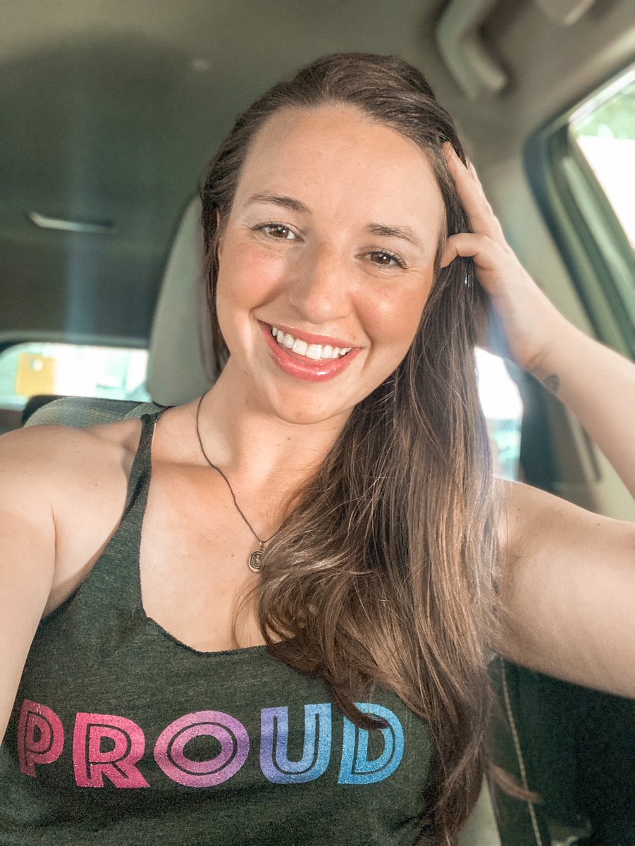 MommaCheese's tweet photo. Step 1: run farmers market
Step 2: ferry ride/throw on makeup
Step 3: @wanderingshrinkโs Whidbey Island bday party
All the while: SLAY
#queerbabe #Pride https://t.co/CXpj9orBOp