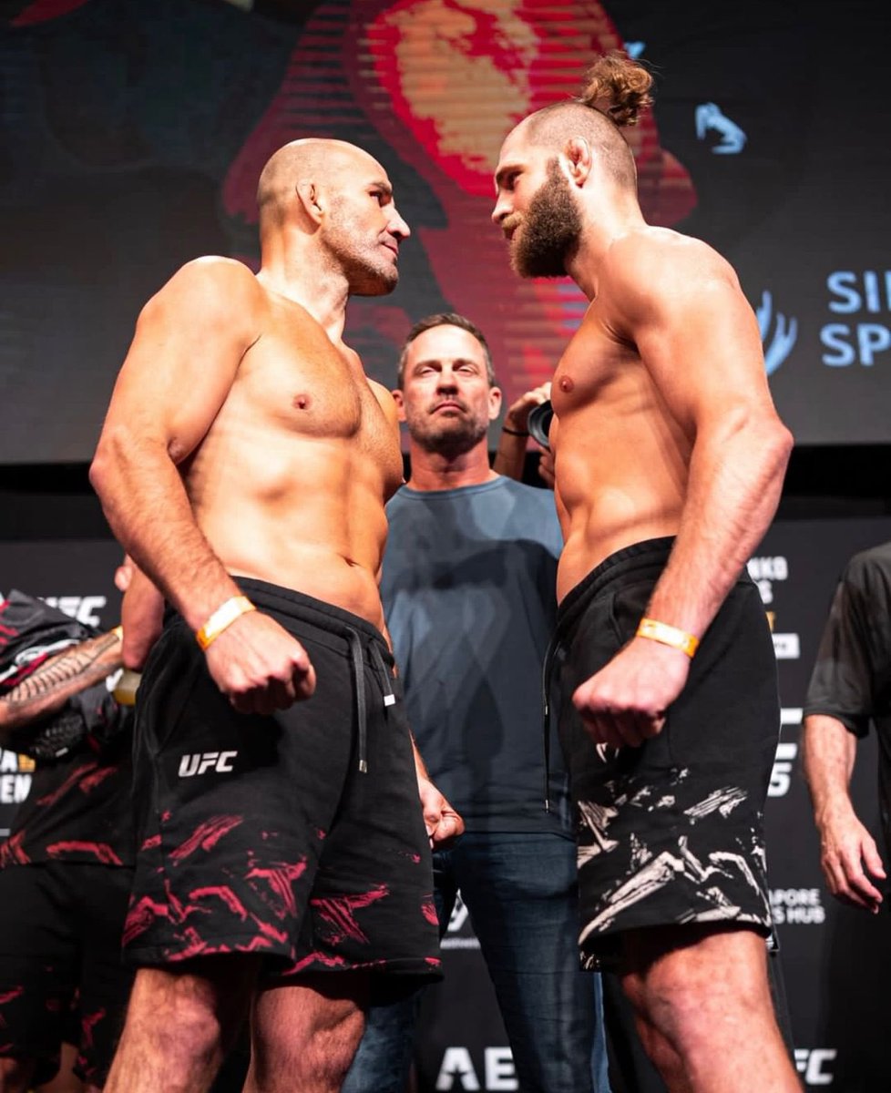 Paradigm Sports Jiri “Bomby jak pica” (big fucking bombs) Prochazka competing for the coveted UFC LHW title tonight! The unique styled Czech aiming to become the first champion of his country against the veteran Brazilian Champion. He wins we calling him “big fucking cheques” #gp