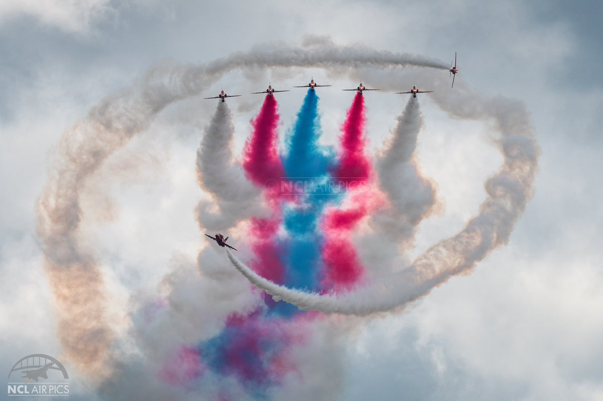 NCLairpics's tweet photo. 🇬🇧 Fantastic to see the @RoyalAirForce @rafredarrows displaying a superb 2022 performance @TeesAirshow @TeesAirport earlier today! 

#Aviation #RedArrows @RAFRed10 @pilotbondy https://t.co/og7ucN1gD7