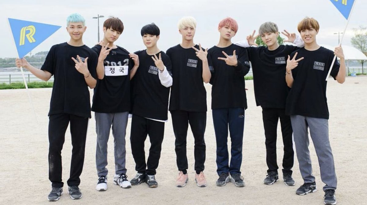 btsaresevennn's tweet photo. — TAEHYUNG WEVERSE @BTS_twt🌟

👤 Taehyung-ah, tengo tarea que hacer pero realmente no tengo ganas de hacerla en este momento... qué debería hacer?
🐻 Tuve un sueño hoy en el que salía en Running Man (programa coreano) https://t.co/sqviBsJOUm