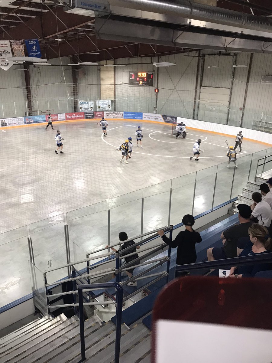 After 20 minutes, the @OldsMavericks and Calgary Chill are all knotted at 4-4. 2nd period coming up on <a href="/965CKFM/">96.5 CKFM</a>. #GoMavs