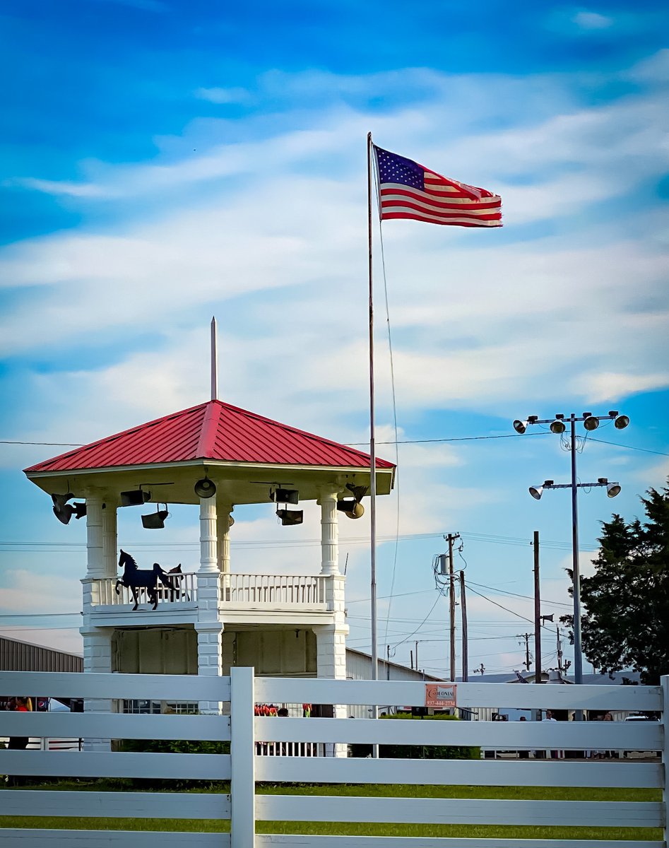 tim_thornberry's tweet photo. Old Glory over the show ring tonight. https://t.co/bnpb0AXVMH